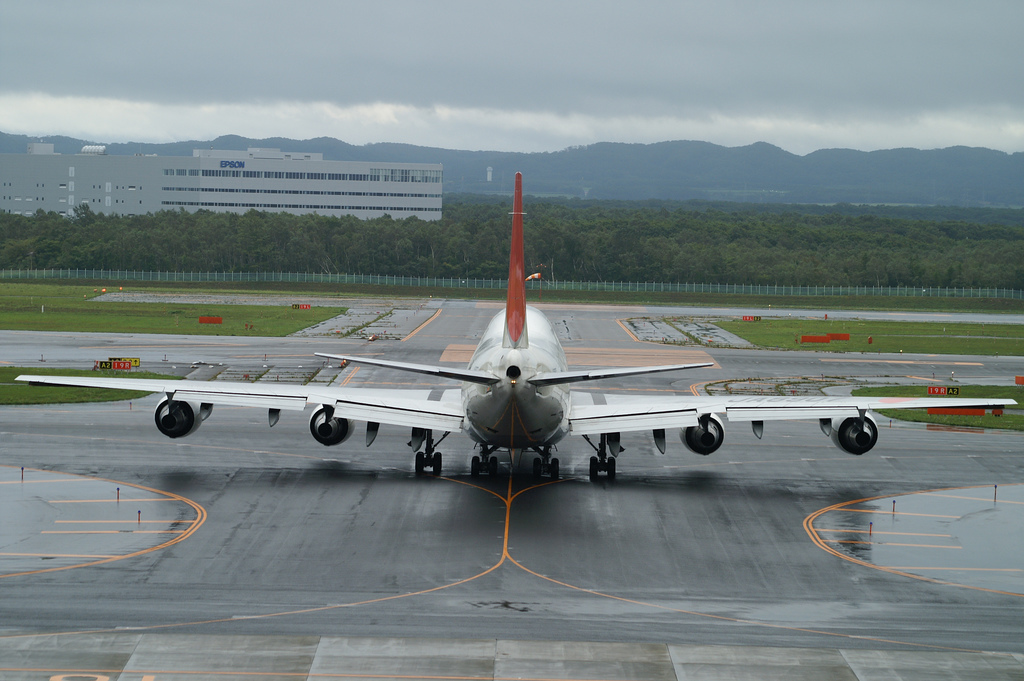 Steht vor einer ungewisse Zukunft: JAL-Flieger beim Start in Hokkaido