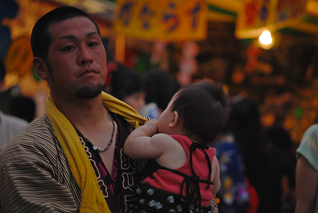 Noch immer ein seltenes Bild: Vater mit Kind am Sommerfest in Kasukabe.