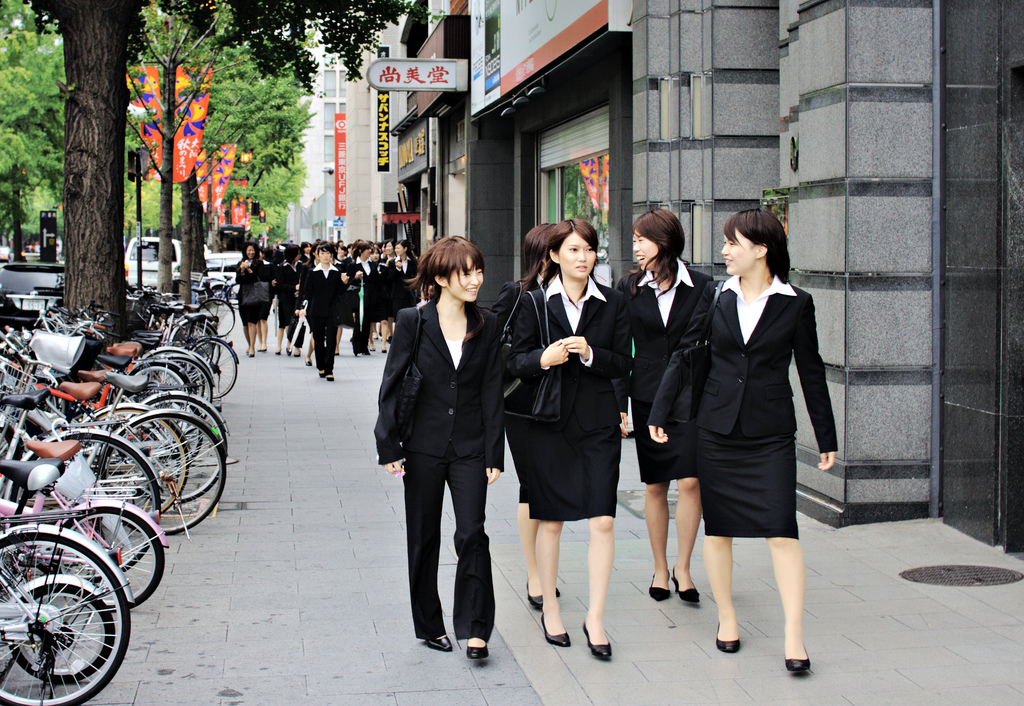 Absolventinnen auf Jobsuche in Osaka