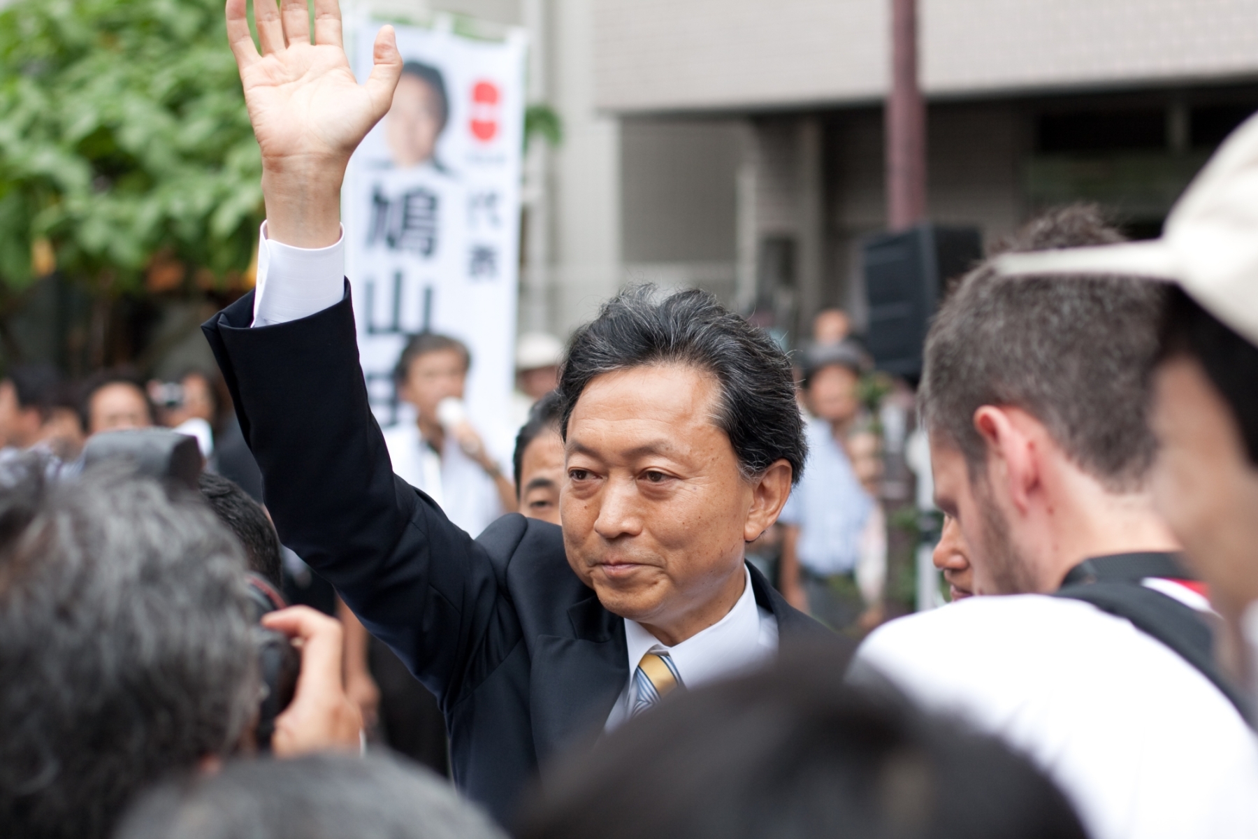 Yukio Hatoyama beim Bad in der Menge im Wahlkampf 2009.
