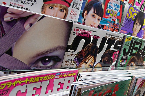 Japans Magazine leiden unter der Abwanderung der Werbeausgaben ins Internet: Kioskauslage in Tokio.
