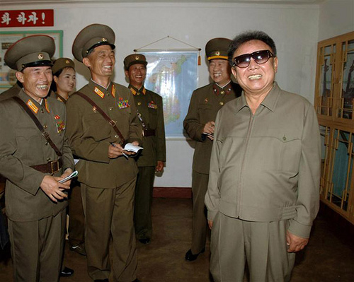 Er hat gut lachen: 4 Milliarden Dollar hat Kim Jong-il im Ausland deponiert.