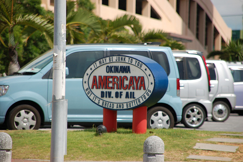 Überall präsent: American Village in Okinawa.