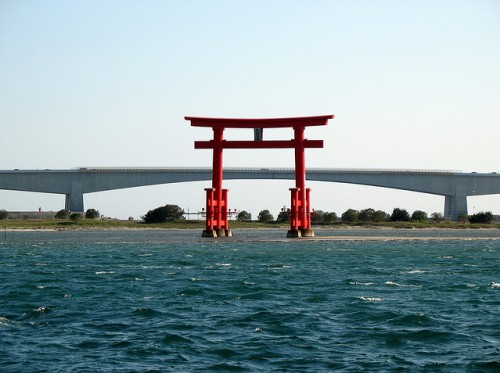 Schauplatz der Tragödie: Der Hanama-See mit dem Torii und der Bentenjima-Brücke im Hintergrund.