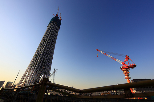 Der japanische Turm zu Babel: Bauarbeiten am Sky Tree in Tokio.