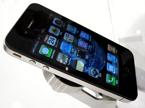 Nicht mehr alleine an Softbank gebunden: Das iPhone 4 in Japan.