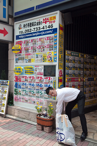 Überangebot: Ein Immobilienmakler in Japan.
