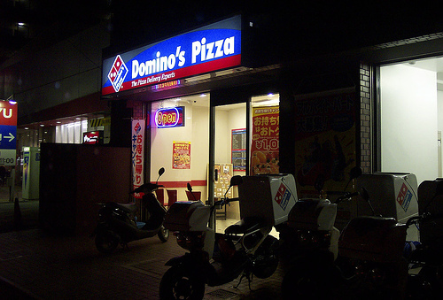 Pizza zur nächtlichen Stunde: Ein Laden von Domino's Pizza in Japan.