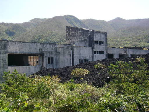 Unheimlich schön: Eine zerstörte Schule auf Miyakejima.