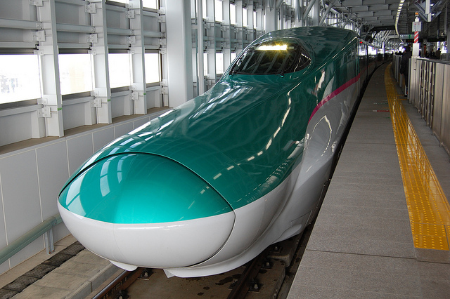 Um Nasenlängen voraus: Der neue Shinkansen Hayabusa.
