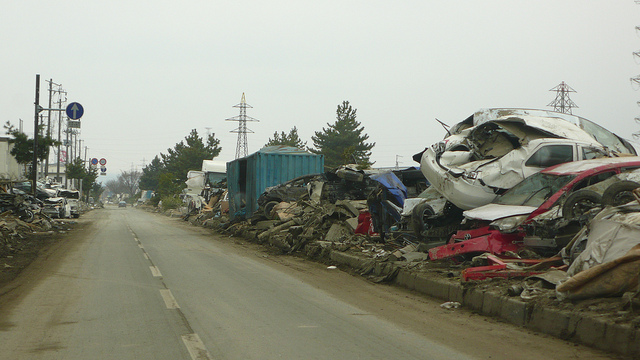 Trümmerberge nach dem Tsunami in Japan.