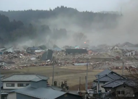 Der Tsunami nimmt alles mit: Minamisanriku am 11. März