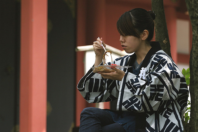 Kauen unnötig: Nudeln essen in Japan.
