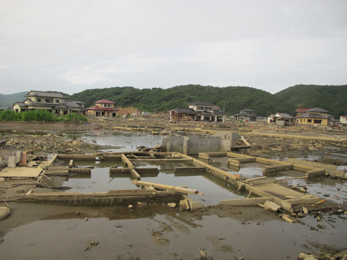 Die vom Tsunami zerstörte Gegend auf dem Weg nach Nagatsuchiura bei Ishinomaki, Präfektur Miyagi.