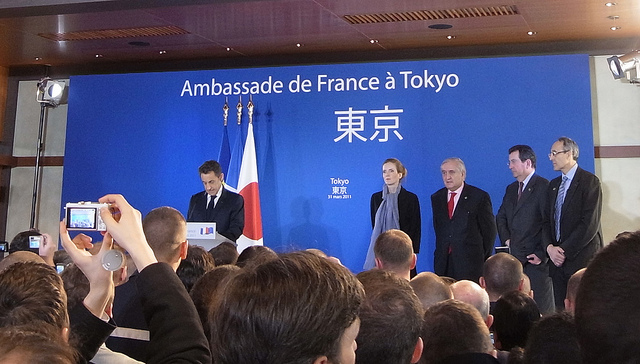 Bis hierhin und nicht weiter: Sarkozy bei seinem Besuch in Tokio am 31. März 2011. Nach Fukushima ging er damals nicht.