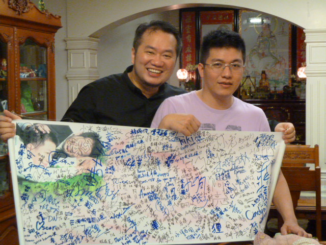 Chen und Gao zuhause mit Glückwünschen zu ihrer Hochzeit