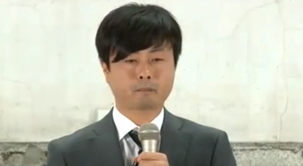 Junichi Komoto erklärt sich in der einberufenen Pressekonferenz.