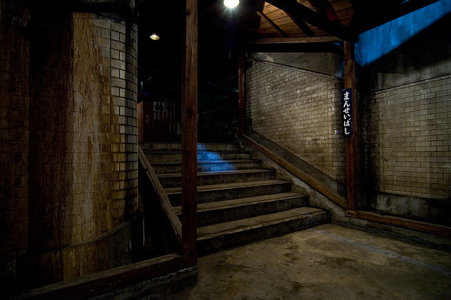 Aus einer anderen Zeit: Die Treppen der Manseibashi-Station sind bis heute im Originalzustand erhalten geblieben.