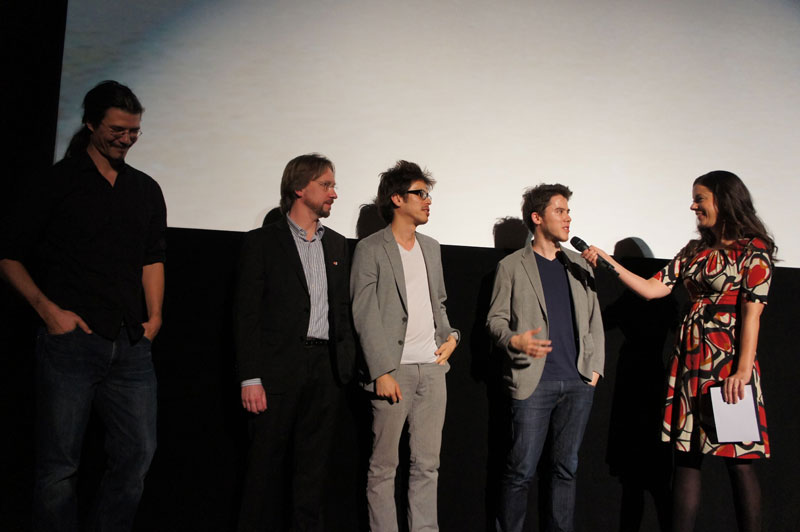 Film-Komponist Yukio Elien Lanz, Protagonist Thomas Köhler, Co-Regisseure Stephan und Jan Knüsel, Moderatorin Maria Rodriguez