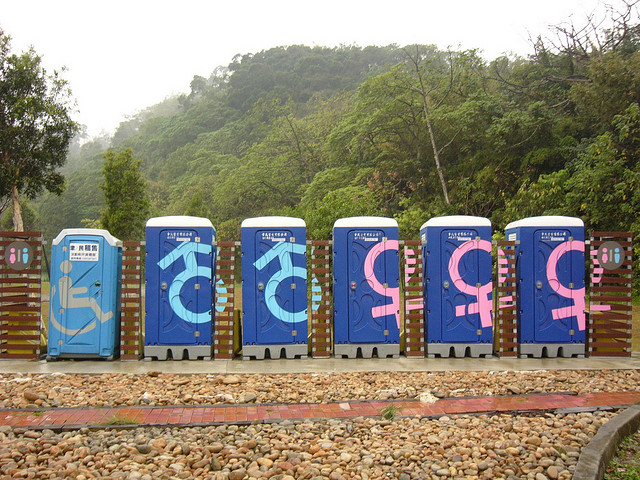 Männer- und Frauentoiletten - hier darf Mann noch stehen