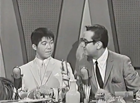 Kyu Sakamoto in der Steve Allen Show im Jahr 1963.