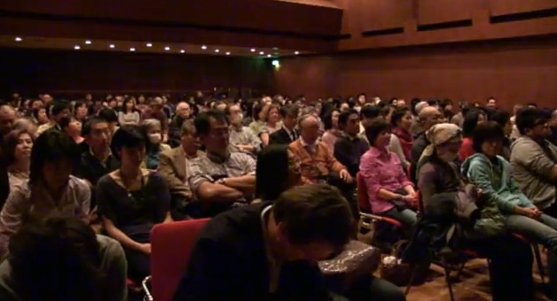 Das Publikum an der Vorstellung vom 9. März in Tokio.