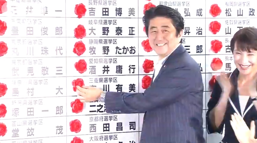 Shinzo Abe und seine LDP gewinnen die Oberhauswahlen.