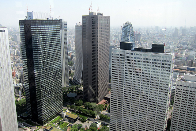 Das 225 Meter hohe Shinjuku Mitsui Building (links) war zwischen 1974 und 1978 das höchste Gebäude Japans.