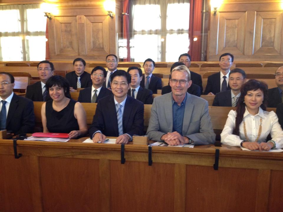 Martin Abele im Rathaus Zürich, zusammen mit chinesischen Delegierten (und der Politikerin Minli Marti).