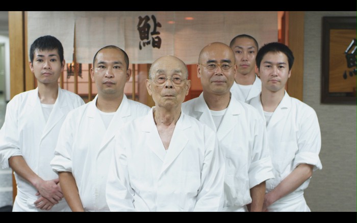 Das Team: Zuvorderst in der Mitte Meister Jiro, rechts von ihm Sohn Yoshikazu und links Daisuke Nakazawa.