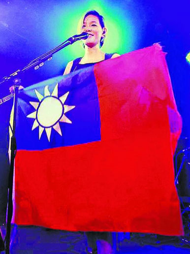 Deserts Chang mit der Taiwan-Flagge.