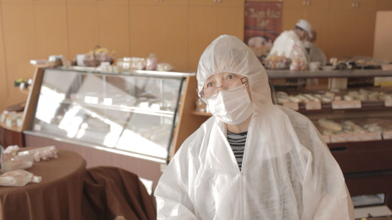 Tante Kuniko in ihrer Bäckerei in Namie.