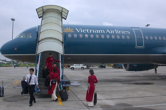 Die Cabin Crew eines Fluges der Vietnam Airlines.