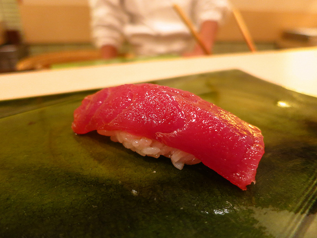 Ein Sushi im Ableger Sukiyabashi Jiro in Roppongi Hills. Das Restaurant führt der jüngere Sohn Takashi Ono.