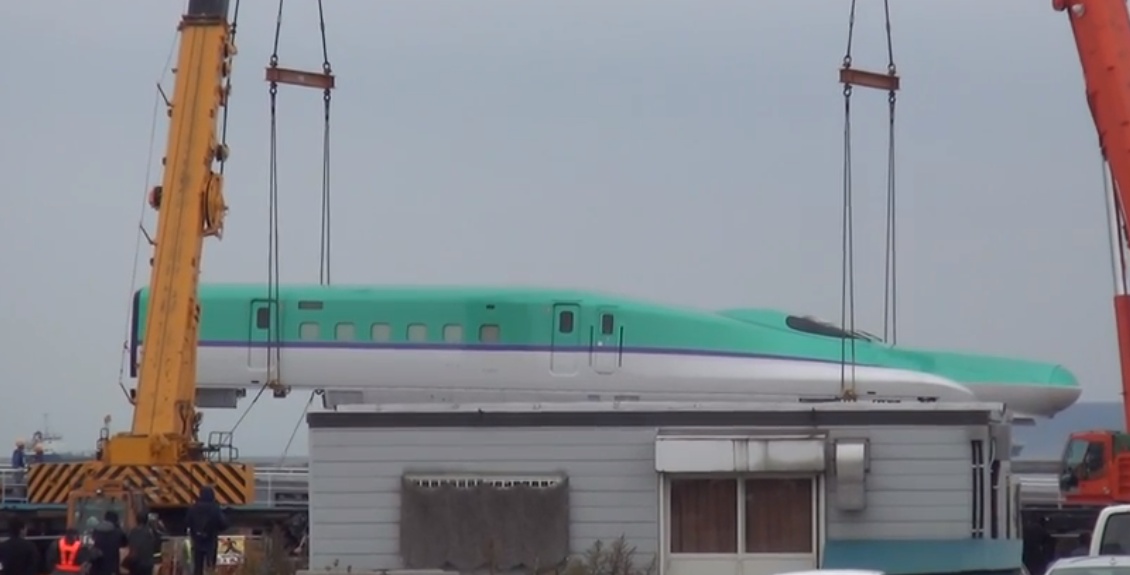 Der erste Shinkansen in Hokkaido.