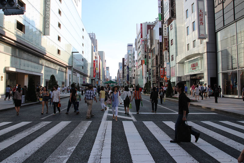Ein beliebtes Ziel von Touristen: Die Ginza an einem Sonntag.