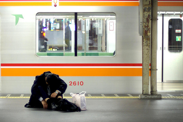 Erschöpft: Ein Alltagsbild in der japanischen Arbeitswelt.