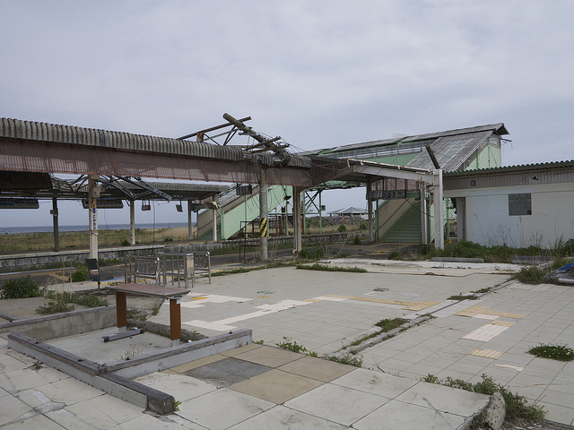 Der zerstörte Bahnhof von Tomioka.