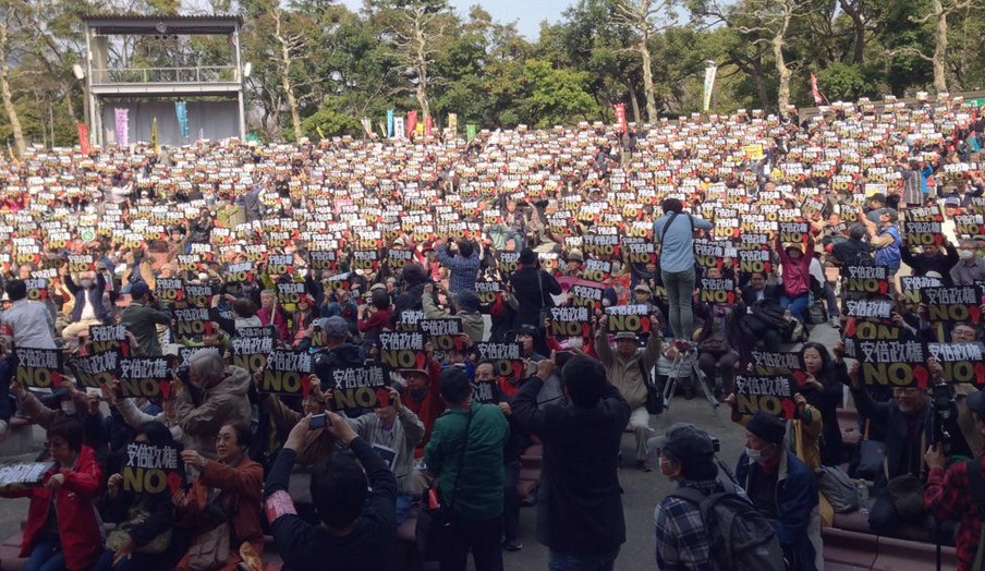 14'000 Menschen in Tokio protestierten gegen Abes Politik.