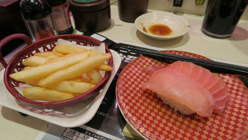 Pommes und Sushi: In den japanischen Kaiten-Restaurant ist dies etwas ganz Normales.
