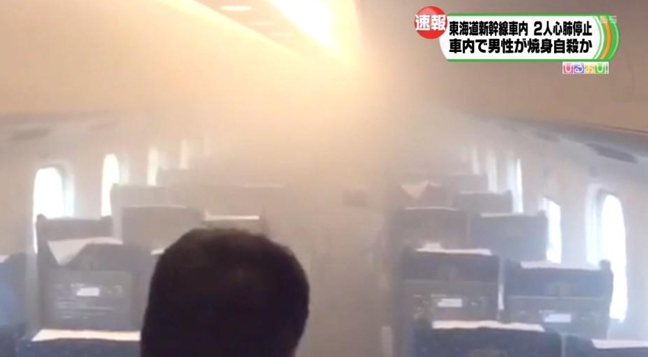 Rauch im Shinkansen: Kurz nach dem tragischen Vorfall im Zug.