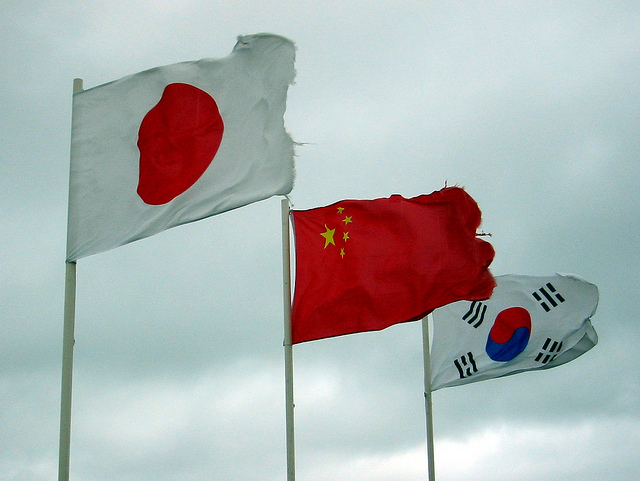 Drei politische und wirtschaftliche Mächte in Asien: Japan, China und Südkorea.