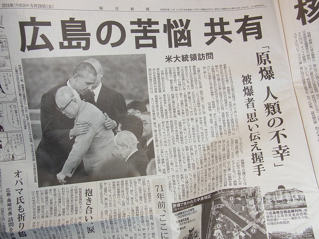 Der Moment: Barack Obama umarmt Shigeaki Mori.