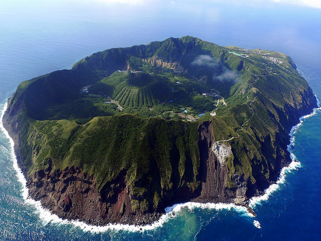 Die Insel Aogashima.