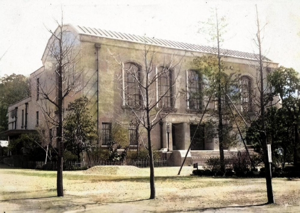 Die Bibliothek der Waseda-Universität 1935.