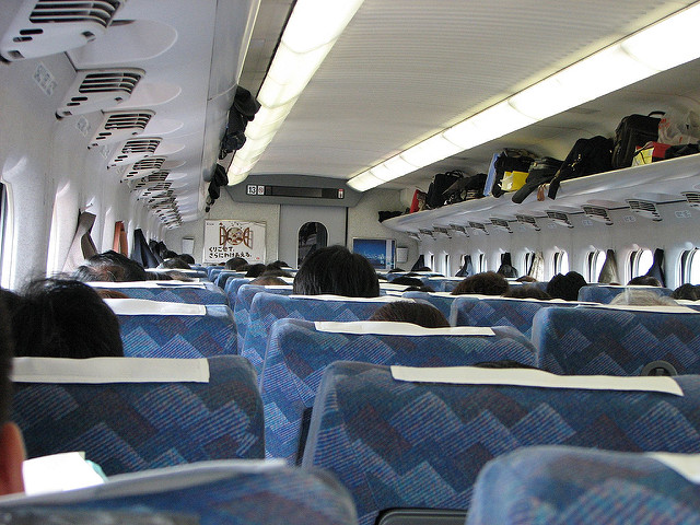 Ohne schweres Gepäck lässt es sich in Japans Zügen viel besser reisen.