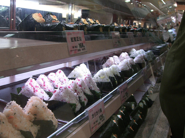 Eine Onigiri-Auswahl in Japan.