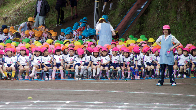 Kindergärtner beim Sportfest.