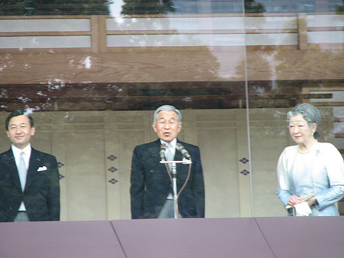 Kaiser Akihito, Ehefrau Michiko und der älteste Sohn und Thronfolger Naruhito.