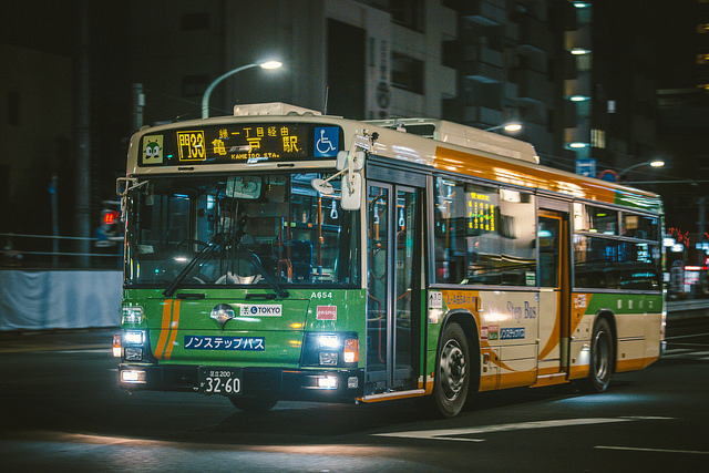 Ein Toei-Bus im Einsatz.